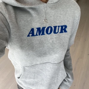 Sandro hoodie  - Säljer min skit snygga Sandro hoodie, knappt använd så bra skick💘