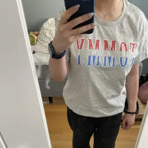 Snygg t-shirt från Tommy Jeans som aldrig är använd🫶🏼