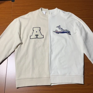 Axel Arigato sweatshirt  - Limiterad Arigato sweatshirt. Som ny använd en gång. Ordinarie pris 1900.  