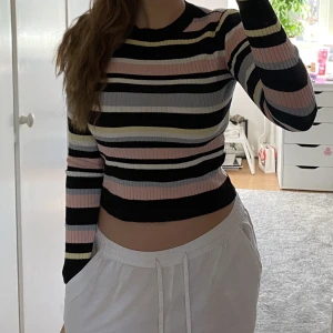 Finstickad topp - Jättemysig & fin topp 💘 Skriv för fler bilder!