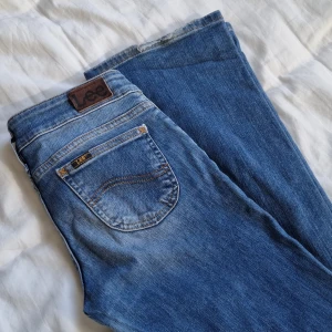 Lee Lågmidjade jeans  - Lågmidjade bootcut jeans från Lee. W28 L31. Bra skick. 