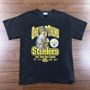 Reebook Steelers Tshirt  - Snygg vintage tshirt från reebook med snygg Steelers print! En ganska rare item! Storlek L! Bara att skriva om du undrar över något🙏
