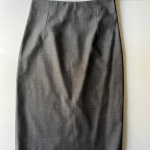 Over knee skirt Tiger of Sweden - Size 34 Dark grey See the tag in the next photo