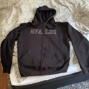 Bvaldi zip hoodie, storlek M Bra skick, köpt för 700kr