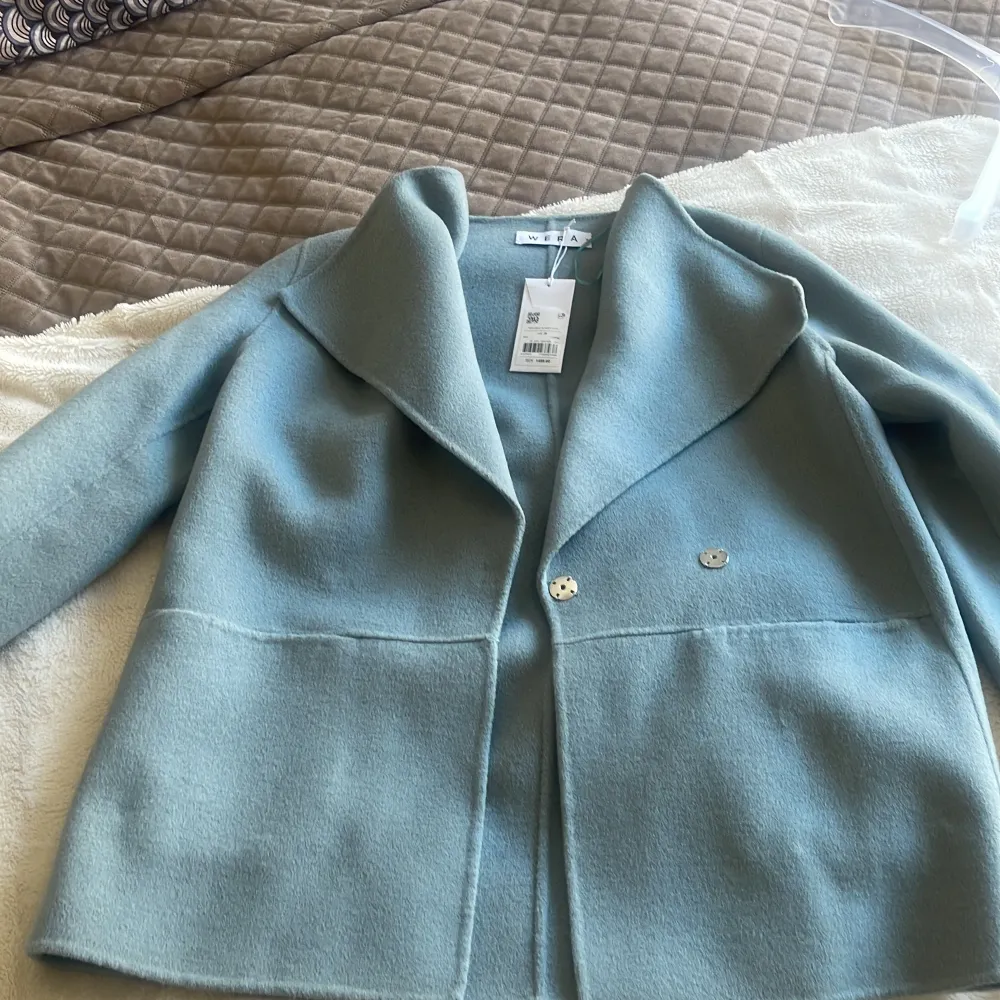 Här är helt ny och oanvänd jacka från WERA. Storlek 38. Säljer då denna är för liten för mig. Ordinarie pris 1499kr. Takit.