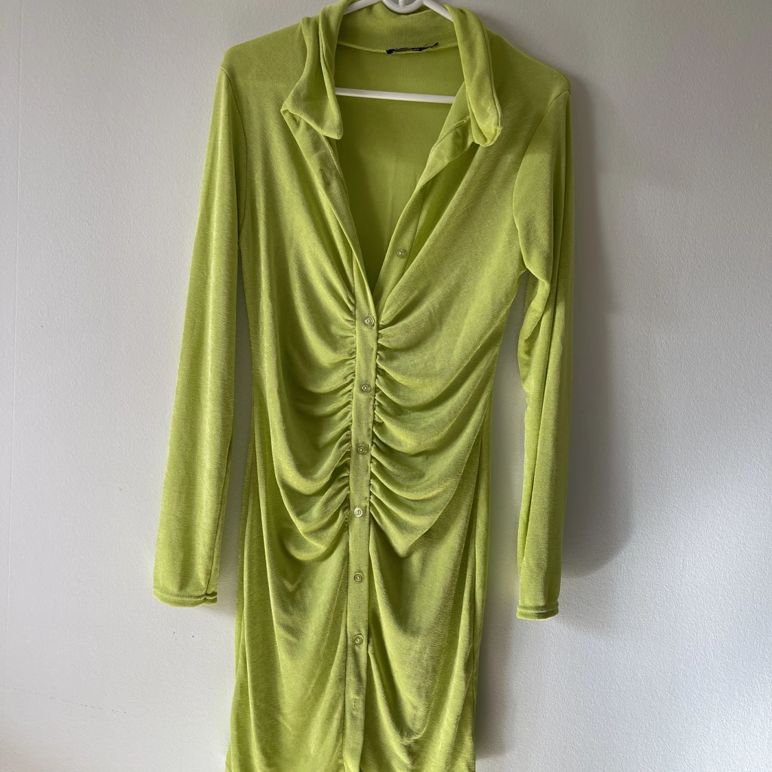 Snygg limefärgad klänning 🔥