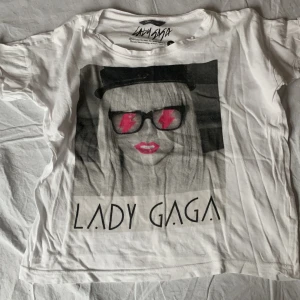 T-shirt  - Fint skick  Inte använd typ  Luftig  Storlek:128 men känns som 134-140