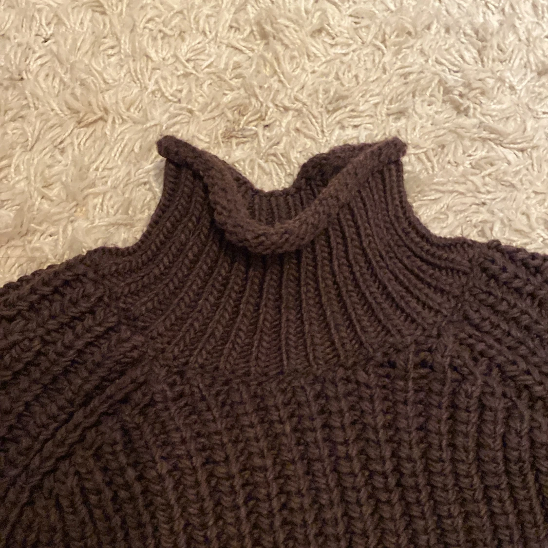 Brun stickad tröja  - 90