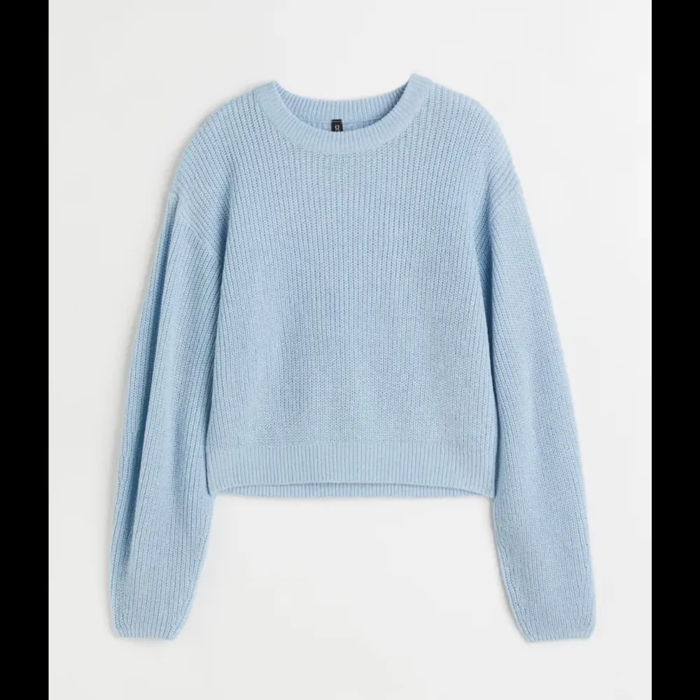 Säljer denna jättesköna oanvända ljusblåa stickade tröjan.  Den passar Xs - M. 💞💞. Stickat.