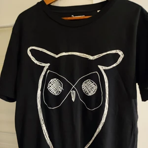 Knowledge Cotton t-shirt blåsvart Large - Försvann i garderoben som ny och sen visade det sig att den var liten i storleken. Endast prövad och tvättad. 