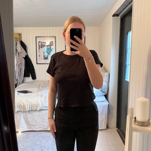 Svart t-shirt från lager 157 - Storlek s 20kr Köparen står för frakten, kan mötas upp i och runt Falun🫶🏻
