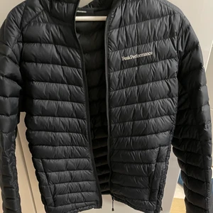 Helt ny peak performance jacka  - Passar inte