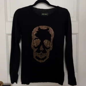 Zadig & Voltaire tröja i kashmir  - Finaste Zadig & Voltaire tröjan i 100% cashmere. Sparsamt använd, i nyskick! Nypriset var 350€ 