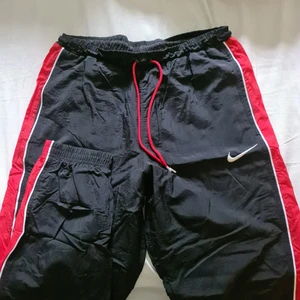 Nike Byxor - Fina byxor, inga hål eller så, skickas tvättade! 