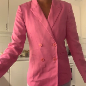 Kavaj från bardot - Kavaj från bardot. Nypris 900 kr. Använd 1 gång! 