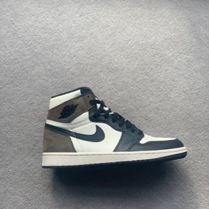 Jordan 1 high mocha - Jordan 1 high mocha, storlek 8,5/42, 9/10 i skick.