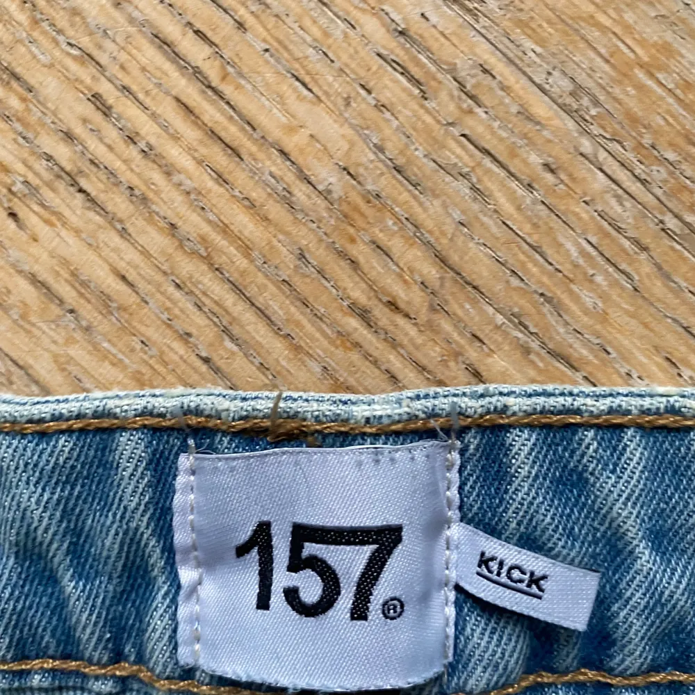 Säljer seäljer dessa jeans. Storlek M. Bra skick. Hör av er vid frågor och intresse . Jeans & Byxor.