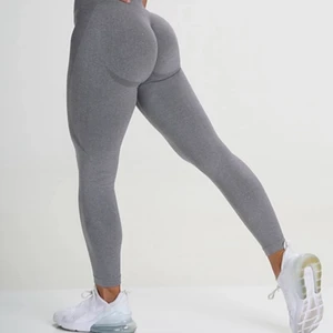 Gym tights  - Lånad bild! Säljer pågrund av att dom är försmå. Sitter jätte snyggt och är sköna att träna i💗