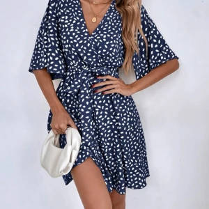 Klänning S/M - Fin oanvänd klänning från Shein i storlek M men passar både S och M.