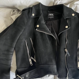 Zara mocka jacka - säljer då den inte används! vill bli av med så snabbt som möjligt  pris + frakt