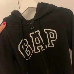 Gap tröja  - Säljer denna gap tröja använd fåtal gånger storlek s säljer för 120 + frakt 
