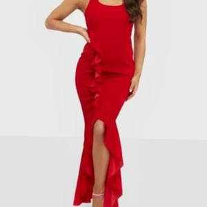 Klänning - En enkel och fin fest klänning använd 1 gång