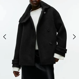 Arket kappa - Beställde två storlekar så tänkte se om ngn är intresserad ist för att skicka tbx🥰 slutsåld i 34-40. Köpt för 1790. Finns kvar tills markerad såld!!!