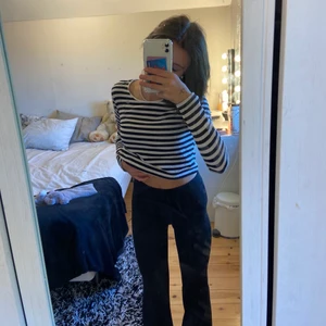 randig tröja - säljer den här jätte fina randiga tröjan ifrån hm för att den inte kommer till användning längre❣️