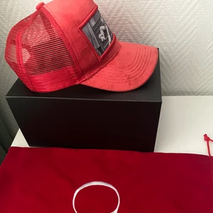 Maggiore s2 c1 - !obs, dehär e inte samma keps som den andra likadana jag säljer! Säljer min maggiore s2 c1, jätte bra skick, med både box o dustbag! Säljer för använder aldrig, och tänkte köpa ny keps. Skriv ba om ni har nån fråga!
