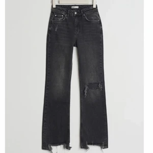 Gina jeans - Säljer mina fina jeans som intr går o få tag i längre! Dom är mid waist säljer dom för 120kr styck! Eller köp båda för 250kr, kom privat för  bilder på!💕 ❌DOM GRÅ ÄR SÅLDA❌