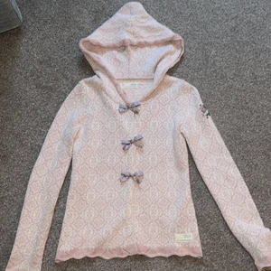 Odd Molly kofta  - En rosa Odd Molly kofta i strl 0, XS. Aldrig använd. 