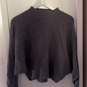 Grå stickad tröja  - Grå stickad tröja i stolek M