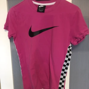 Nike T-shirt  - Nike T-shirt 