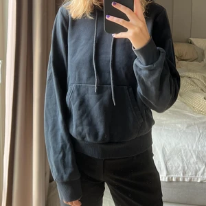 Weekday hoodie - Jättefin hoodie från weekday. Inga defekter. Pris går alltid att diskutera💕