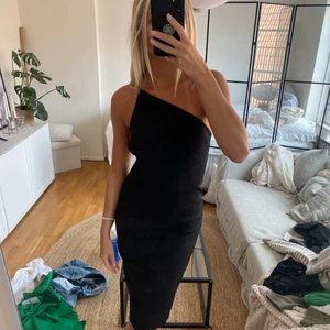 Zara klänning - Klänning från zara i storlek s. Pris går att diskutera och skriv om du är intresserad❤️