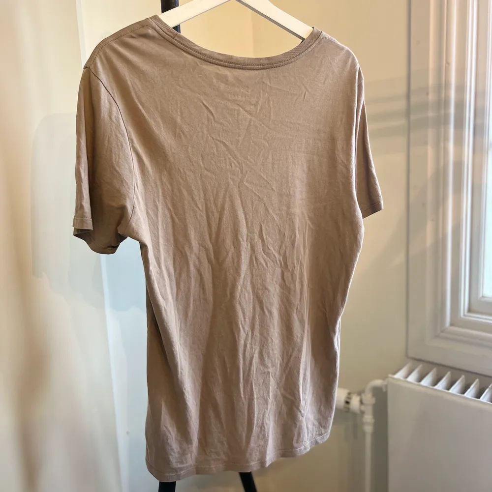 Skick: 8/10 Storlek: S Passar: S/M Orginalpris: 349kr . T-paidat.