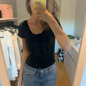 Body - Super fin vardaglig body som inte kmr till användning, aldrig använd 