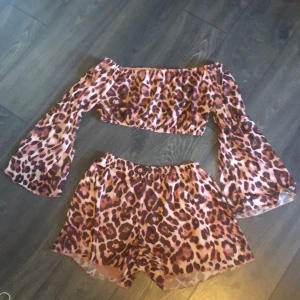 Sett - Säljer ett sett från Nelly.com helt nytt inte andvänt det.