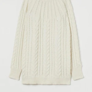 Stickad tröja - Säljs då den inte kommer till användning. Kan postas eller mötas upp i centrala sthlm. Frågor eller fler bilder kan tas privat💗