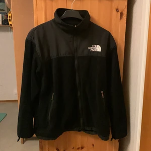 The North Face fleece - Svart vintage fleece från the north face, sällan använd
