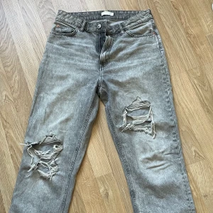 Wide jeans storlek S/M - Säljer dessa jeans pga dom är lite för stora, använda några få gånger, storlek M men funkar till dig som har S.