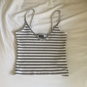 Randigt linne - Från Gina, knappt använd 