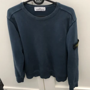 Stone island tröja - Skön blå Stine island tröja  