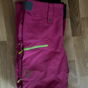 Norröna Narvik goretex skalbyxor - Som nya! Stl S. Kan tänka mig att byta mot liknande i stl M. 