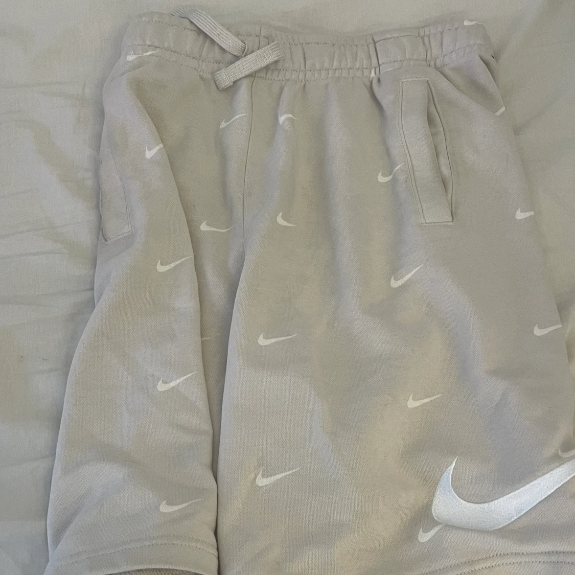 Nike shorts storlek 160-170.