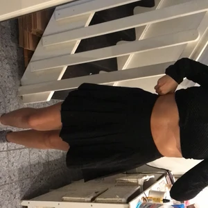 Svart kjol  - Kjol som aldrig kom till användning. Den är inte min stil 