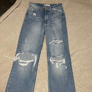 Fina Håliga Zara jeans som tyvärr inte kommer till användning, endast använda fåtal gånger. Långa för mig som är 164