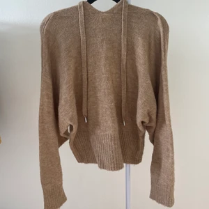 Stickad hoodie - Superfin stickad hoodie / tröja från Hm, jättemjuk!  Skriv för fler bilder. 💞💞 Obs frakten är 57 kr!!