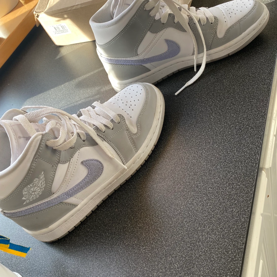 AIR JORDAN 1 MID WOLF GREY