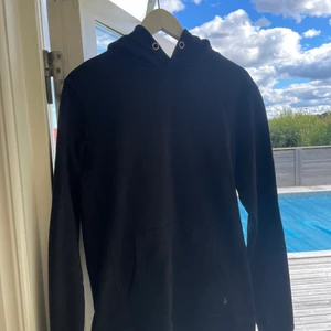 Les duex hoodie - Svart les duex hoodie I storleken, M sitter lite tightare  Köparen betalar frakt!